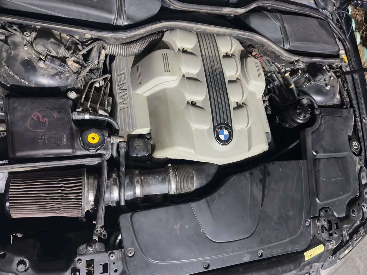 للبيع سيارة BMW الفئة السابعة (745i - باخرة) موديل 2004، محرك 8 سلندر قوي وناعم. ​المحرك والكير: حجم 745 بحالة ممتازة  حدادية جديدة بالكامل. ​تبريد ثلج  دواخل سوده جديدة ونظيفة جداً . تخم تاير جديد. ​بيها قطعه صبغ حسب علمي، ابيع حزام (غير مفحوصة سونار). الرقم: البصرة. ​الموقع: ميسان  السعر: 110 ورقة ($11,000) ومجال بسيط للجادين فقط. للتواصل والاستفسار (اتصال / واتساب): ***********

