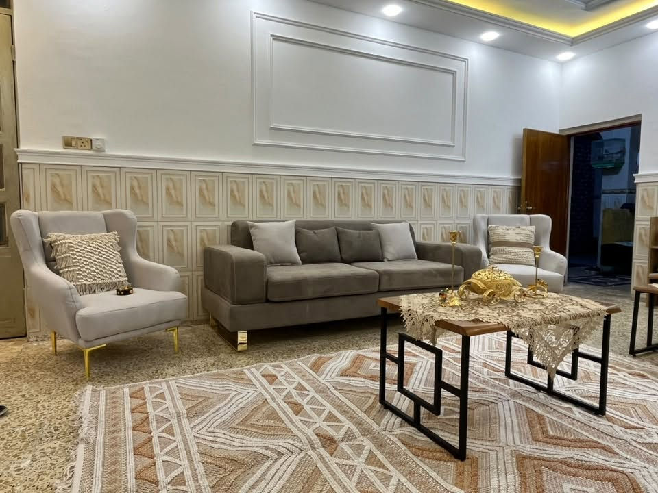 صنع يدوي • خشب صلب • كوشات كاملة
