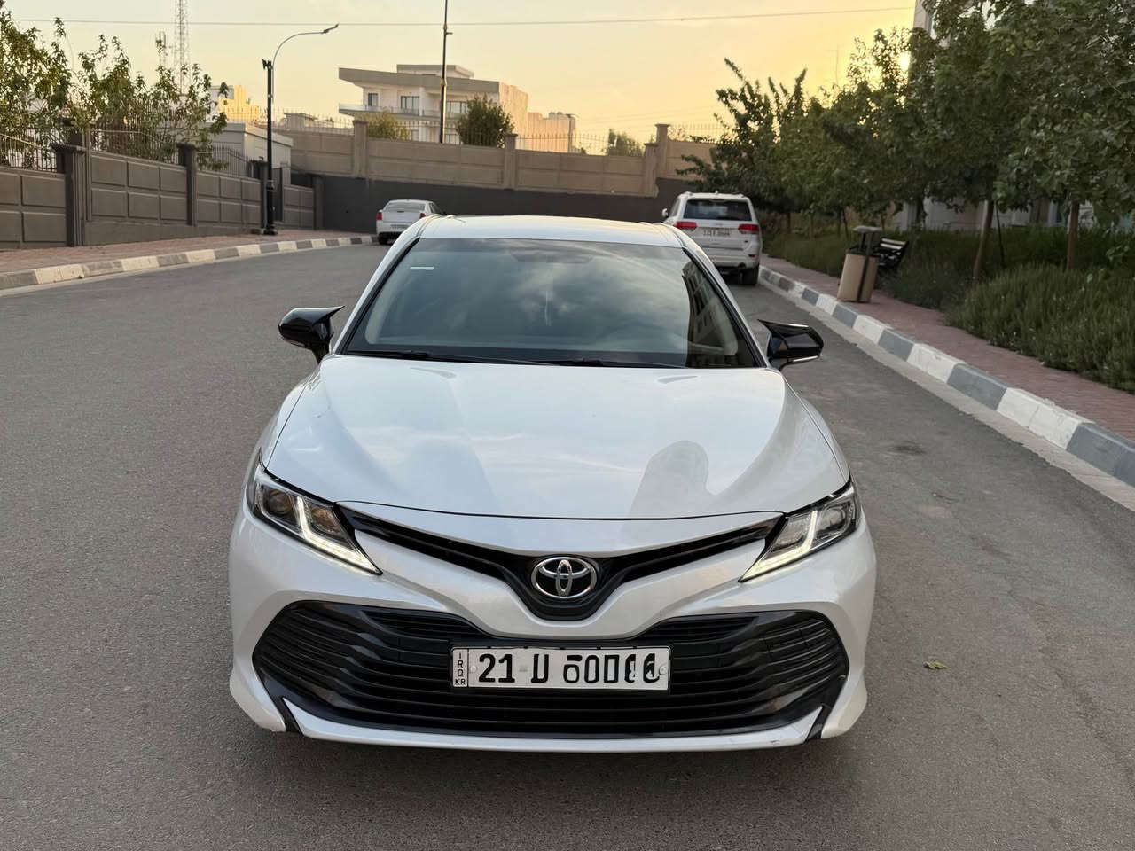 بە ناوی خوای گەورە
تویۆتا کامری 2020 Le خلیجی سفری شەریکەی جیهان ڕەنگی سپی سەدەف
تەنها دوو درگای بۆیاخە دەعم و ناو گرتن و شتی نییە لە سەر شوخت و قوپاوی بۆیاخ کراوە ساردی نییە
ناو زەرد لایت لید و عەدەسە گێڕی ئۆتۆماتیک و عادی تەبرید مەرکەزی سوکان ڤۆلیۆم ئۆتۆ هۆڵد برێک بەسمە شاشە و کامێرا و حاسە ویل کەپ ئیکۆ زۆر مواسەفاتی تر کامل سێرڤسم بۆ کردووە تایەی تازەیە ڕۆن و هایدرۆلیکی تازەیە سەنەوی و ڕەقەمی تازەیە بە ناوی خۆمەوەیە تا وەکو 2031 دینارێ مەسرووفی نییە 
کیتابی جام ڕەشی لە گەڵایە تا یەک ساڵی تر سەیارەکە لە سەر دەقی شەریکە ماوەتەوە کامل جوانکاری بۆ کراوە
شوێن سلێمانی
*********** السليمانية, العراق
