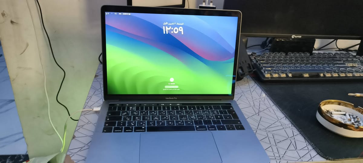 السلام عليكم
MacBook Pro 13-inch للبيع

 المواصفات داخل الصور وتكدر تحولها من نضام ابل إلى ويندوز وبالعكس وتكدر تعوفها على نضام الابل ومو تشوف هالشي وتكول مكركها او مهكرها وكلشي موجود داخل الصور ومن ناحية النضافه فول

 متواجد خاص ومتواجد على هذا رقمي *********** اتصال و واتساب 

سعرها 500 سبب البيع ما مفترغ الها وعندي لابتوب ثاني وعندي ديسكتوب وما محتاجها وقبل اسبوع من جبتها

نص مكتوب في الصور:
- MacBook Pro 13-inch, 2019, Two Thunderbolt 3 ports المعالج 1,4 GHz Quad-Core Intel Core i5 الرسومات Intel Iris Plus Graphics 1536 645 م.ب. الذاكرة 8 غ.ب. 2133 MHz LPDDR3 قرص بدء التشغيل Macintosh HD الرقم التسلسلي C02YX27AL40Y macOS Sequoia 15.7.9 المزيد من المعلومات... شهادة التنظيم 1983-2026 Apple Inc. و جميع الحقوق محفوظة.