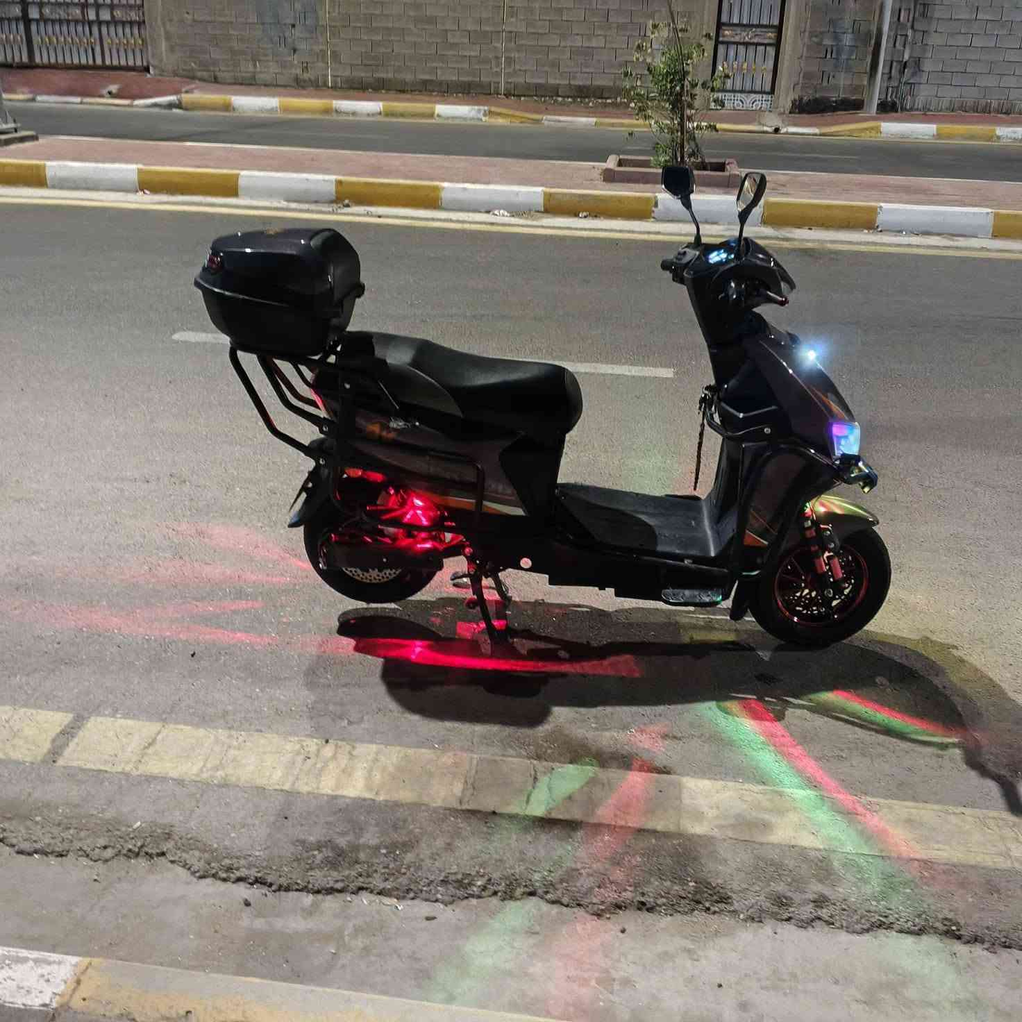 سلام عليكم  مطور شحن ست بطاريات نضافه خير من الله مكان الرمادي الورار رقم الهاتف ***********
