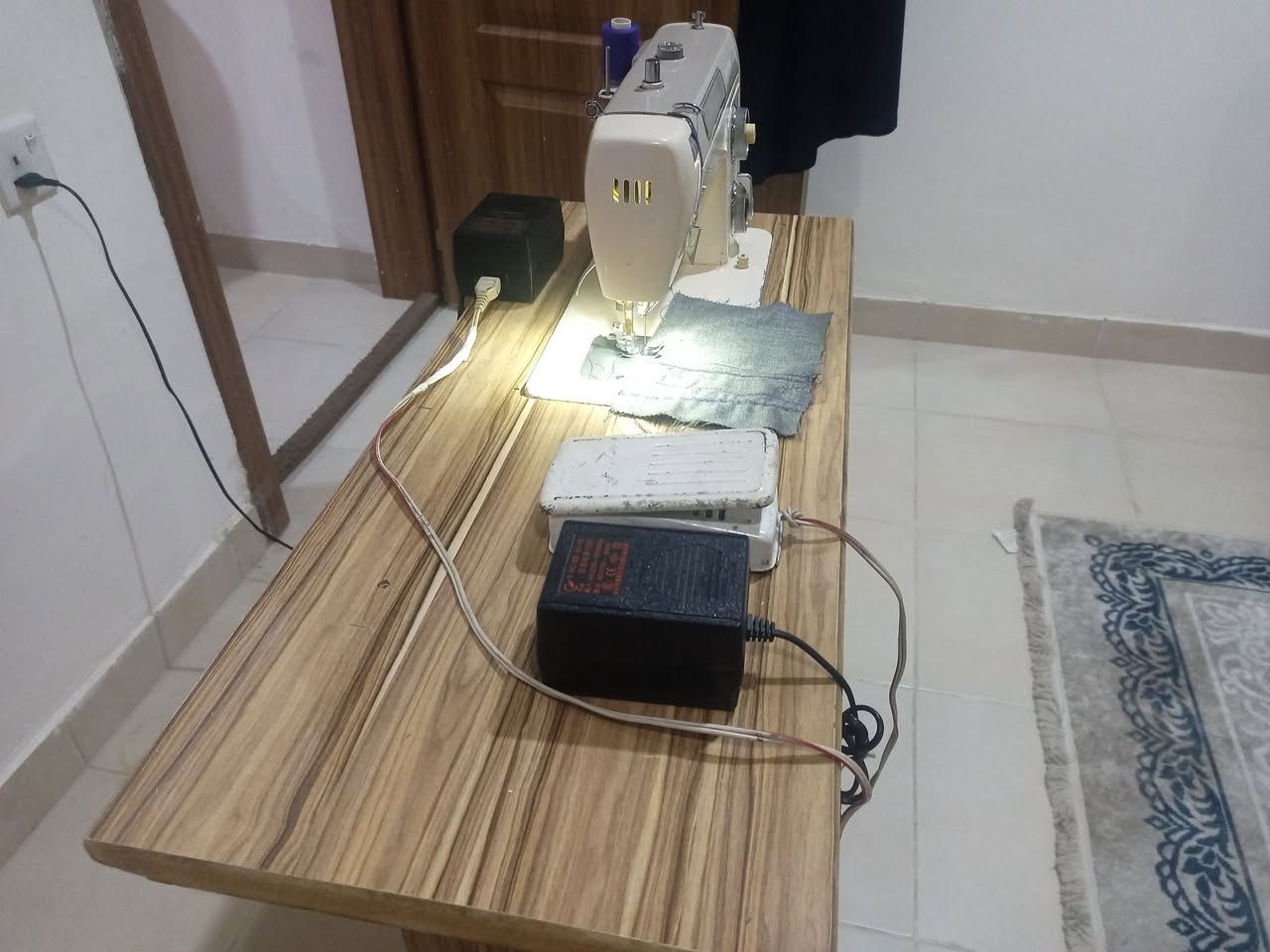 مكينة براذر ٢٥نقشة للبيع مع الميز
