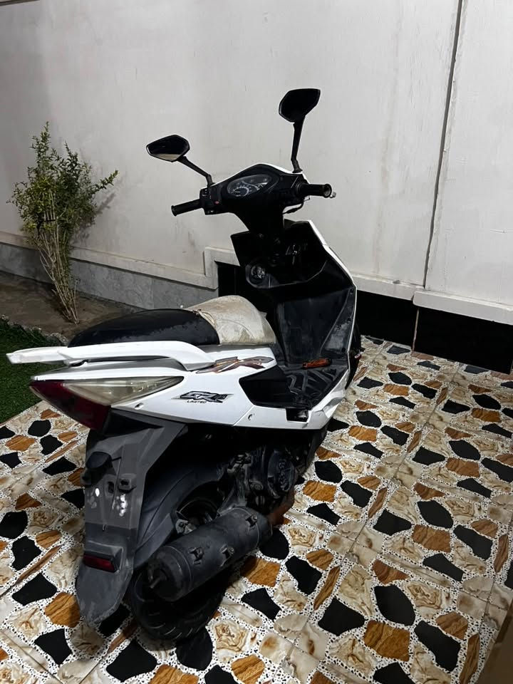 سايم نحله 125 للبيع مأكلك نضيف 100/100 لا تغريبن 70/100 محرك ناعم و حلو دراجه نشطه و مابيه صوت رايدهه ب400 وبيه مجال الاستفسار *********** راسلني لو خابرني وبيك خير وتدلل
