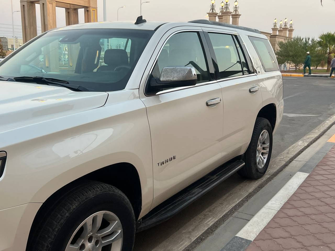 السلام عليكم ورحمة الله 🌹

🚙 تاهو موديل 2015 خليجي LT

✨ المواصفات:
• كشن هزاز
• رادار
• تنبيه خروج عن المسار
• فتحة
• شاشة كبيرة قاصة
• دشبول متصل
• ماشية 160 ألف
• لون صدفي مميز جدًا 🤍
• رقم بصرة

🔧 حالة السيارة:
• السيارة بيها أرباع جاملق، موضح أماكن التصليح بالصور
• جاملق أمامي مصلّح، موضح بالصور
• كير ومحرك كفالة عامة
• من فتح السيارة خير من الله
• بيها ملاحظات قليلة 
مراوس بسياره برادو او تاهو
💰 السعر: 275

📞 للاستفسار:
***********
