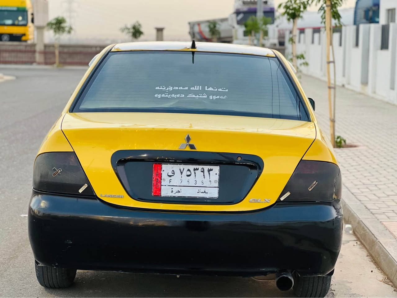 لانسەر 2010
گێڕی بەشەر مەکینەی تازە تەشفیتە 
تەبرید سارد بەشەرت 
چوار تایەی تازەی لەسەرە
گێڕ تەرح 
سەنەوی کارتۆنی 
دەعەمێکی پێشی هەیە زۆر نیە 
یەک تۆز کاڵ بونەوەی هەیە
سعری ٣٦گڵاو معامەلەیەکی کەم 
*********** كالار, السليمانية
