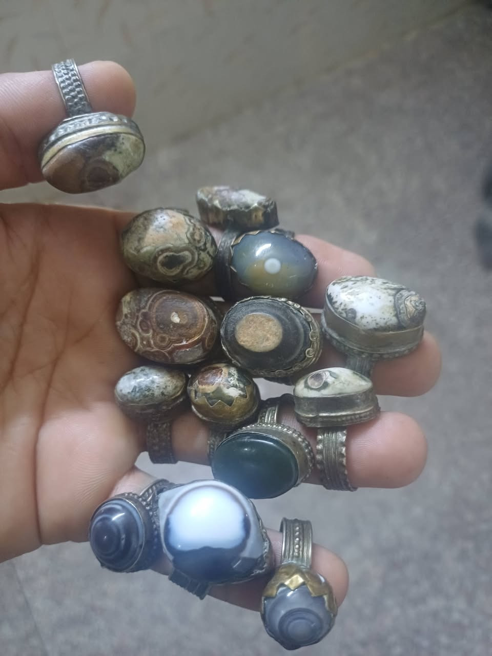 سلام عليكم تحيه طيبه المدير الكروب محابس سبع معادن احجار قديمه حيل وياهن حجرتين سعر المحبس 7 سبعتلاف مستعجل عل بيع عدد المحابس 26ولحجرتين ب20الف المكان بغداد الامين ماعندي توصيل رقم تواصل وتساب او تصال***********
