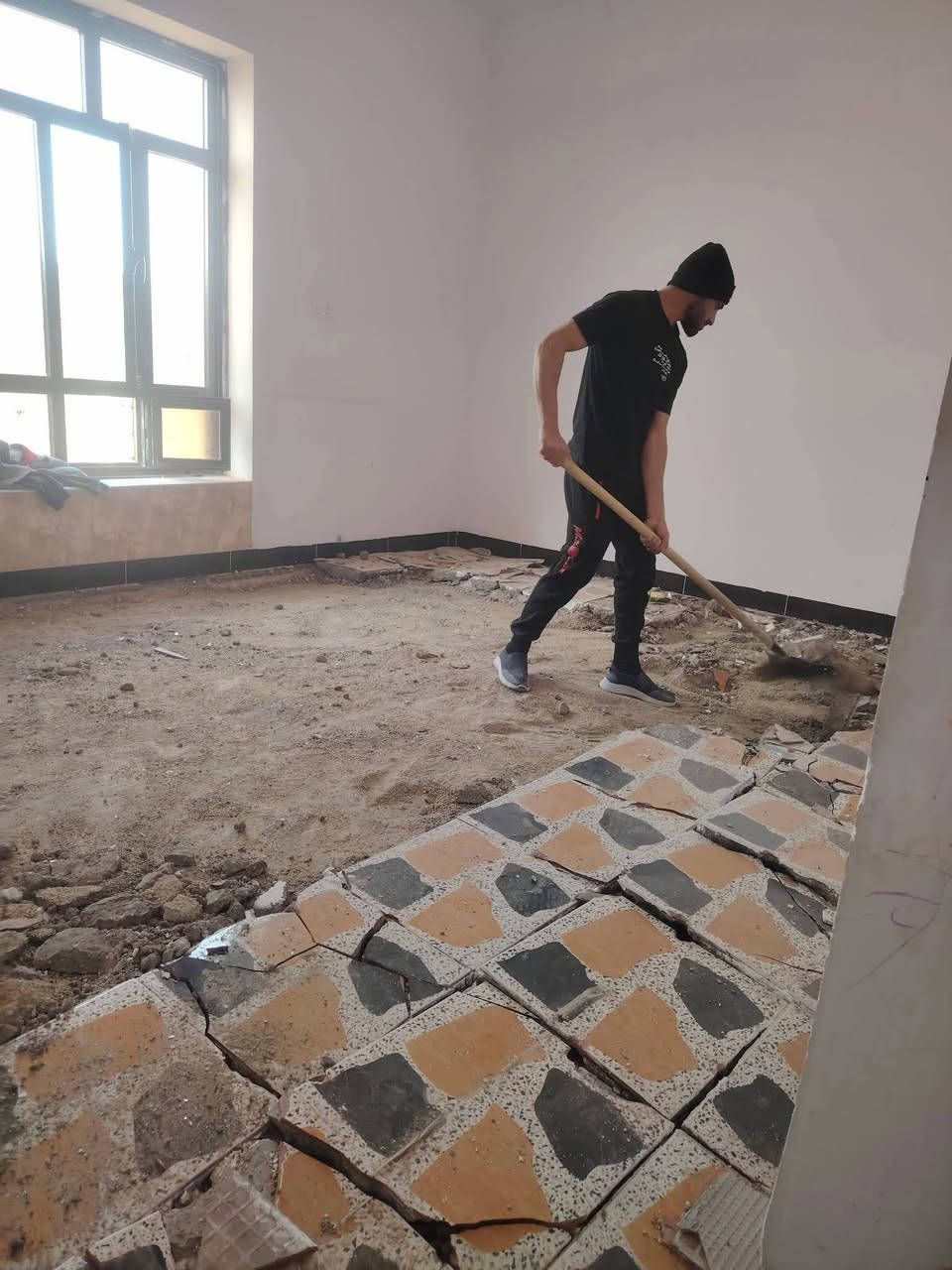 سلام عليكم  /  يوجد كادر عمل جاهز /  تصعيد مواد /  تنضيف بيوت /  تفليش /  تكشيط /  دفن نهري /  شقلنه ليل ونهار /  ومعداتنه جاهزه  ومالك دخل بكلشي تأخذ شقل جاهز مني سلمني شقل وتأخذ شقل جاهز / ماعليك بس تصال على رقم /// ***********
