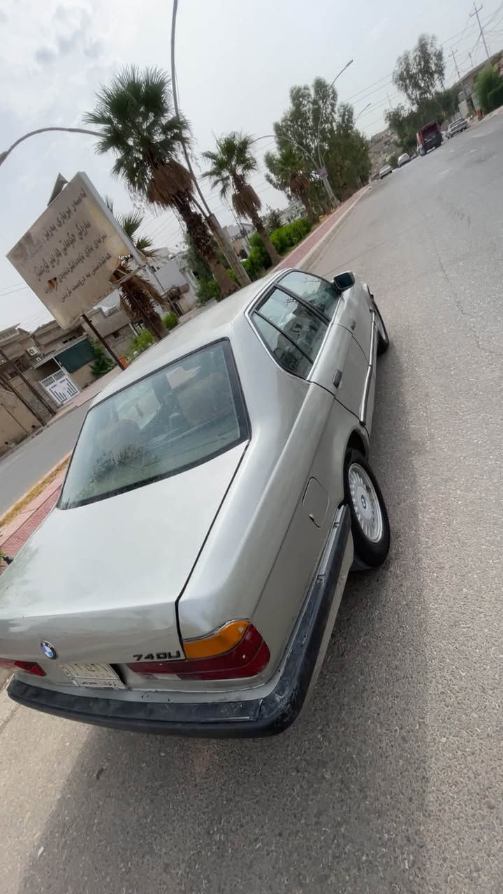 بي إم 735 • جير اوتو • داخل جلد