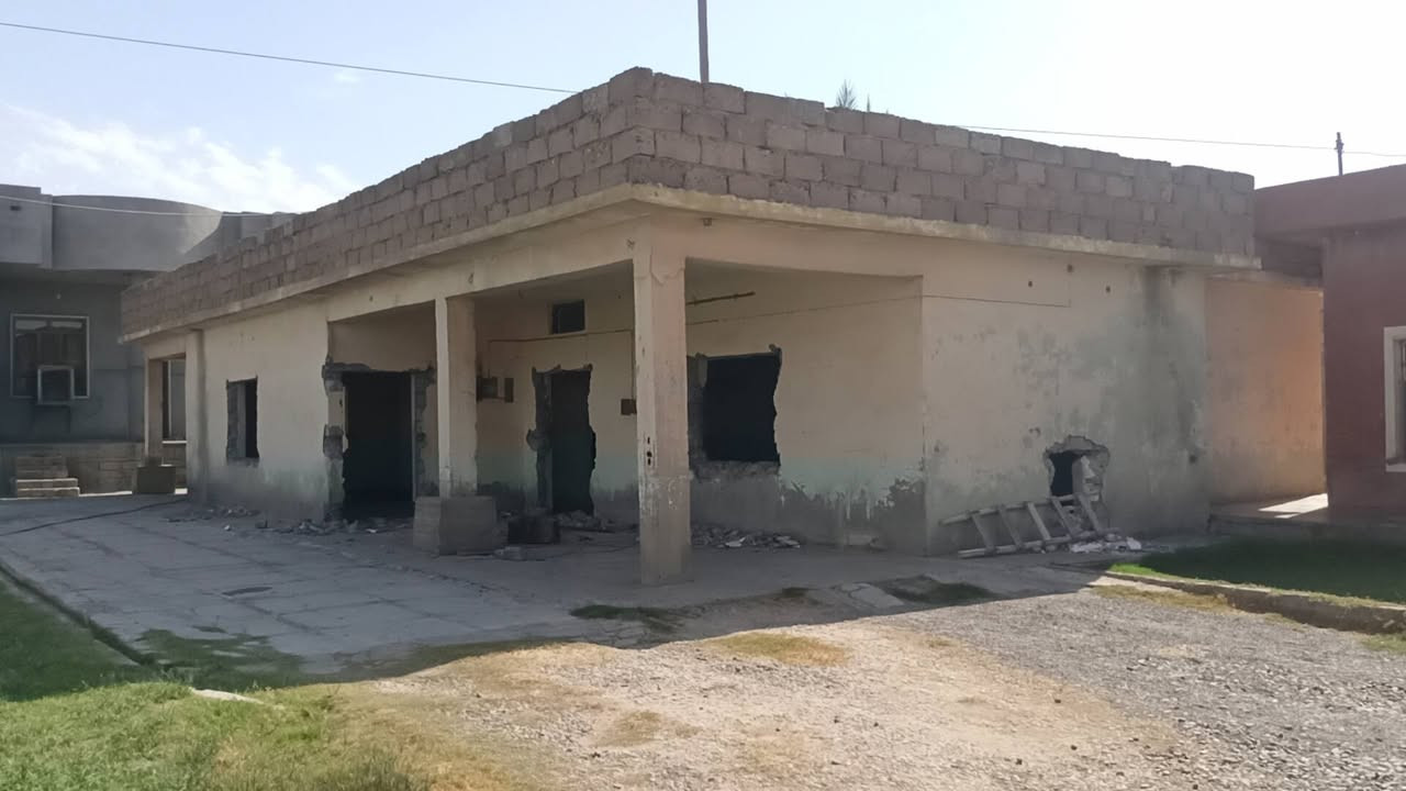 السلام عليكم
السلام عليكم مطلوب كادر تفليش بيوت
عندي هذا البيت اريد افلشو
مكاني الشرقاط قرية شكرا 
الي يحب يشتغل يتصل 

***********
