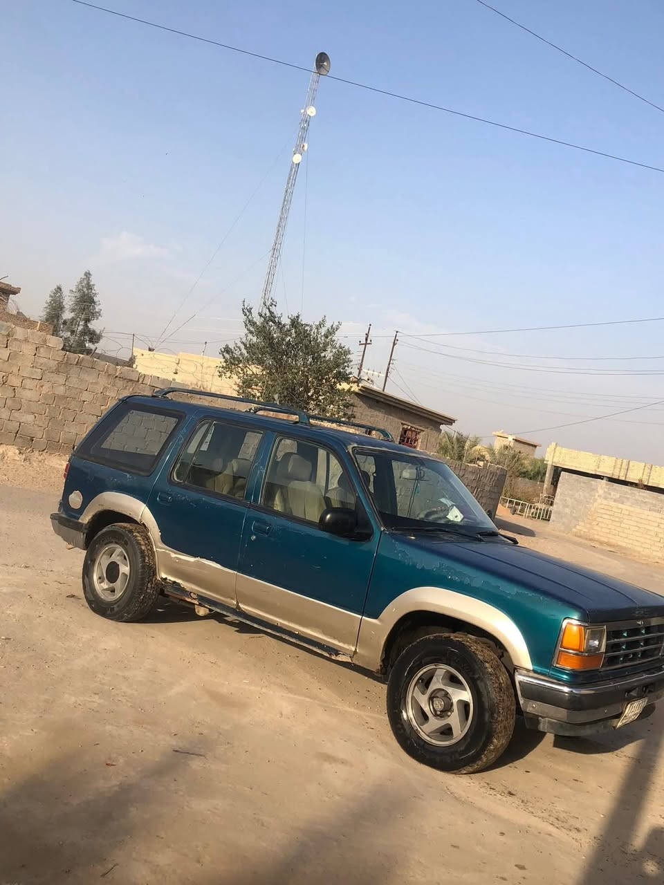 السلام عليكم فورد موديل 92 رقم كربلاء سنويه لحد 28 يلا تسقط مكينه وكير بطه 2500 خير من الله (مكان السياره فلوجه ) السعر 28 وبيه مجال 
***********
