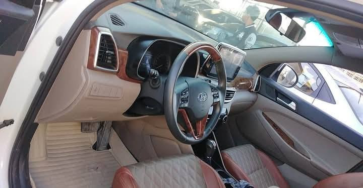 السلام عليكم
توسان للبيع موديل 2020 فول مواصفات فقط بانوراما مابيها ماشيه 140km كابون بانزين بيها ضررها (بيها جاملغ امامي يمين مبدل شركه (6اوراق) 
السعر 190ورقـه 
للاستفسار اكثر  الاتصال 
*********** اقراء المنشور وتصل
