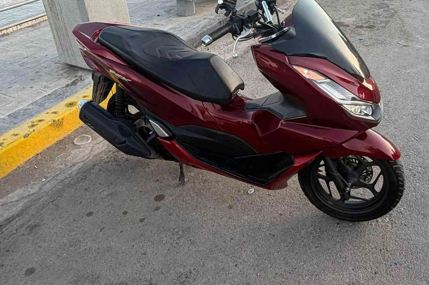 السلام عليكم للبيع
دراجة pcx 2020 بصمة

 الجيل الرابع ياباني وارد كوري

حجم المكينه 150cc 

لون احمر 

 قاعدة اصليات 

تايرات خلفي امامي نفس النقشة

جدد  

دكمة عاليه ناصي رماش 

حساس زدحام +

اوراقه غراضه كلها كاملة 

مكفوله كفرات ومكينة شرط الفحص 

تاخذة 

اي ستفسار خاص او واتساب 

***********

السعر 20 وبيهة مجال 

مكاني بغداد/
