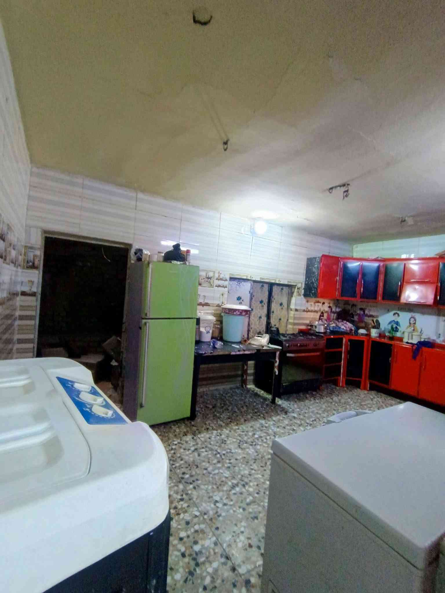 سلام عليكم توفر عندي بيت بصف رگن  بلديات معسكر قرب صوره سيد قريب الصحفيين مساحه البيت 220متر  جبها 10. نزال 22.  البيت طابق واحد منطقه كامله كل الخدمات مي مجاري كهرباء تبليط بيت مكاتبه فقط توضيح سقف البيت مترتين و80 سم  الاستفسار اكثر ***********رد واتساب ماسنجر حسن للعقار
