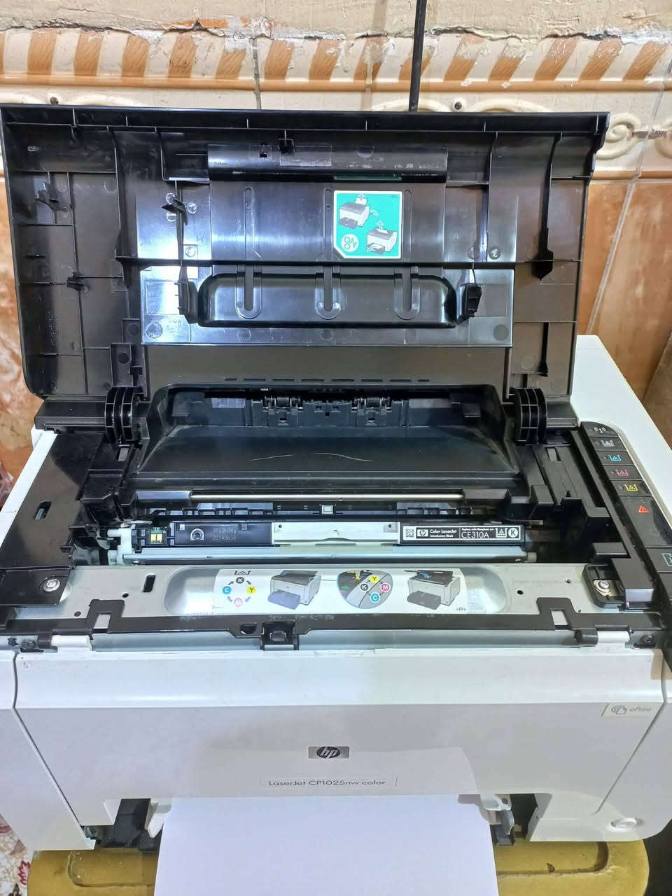 السلام عليكم
طابعه hp كاترج 
دقه حلوه نضيفه 
125 الف وبيها مجال 
***********
