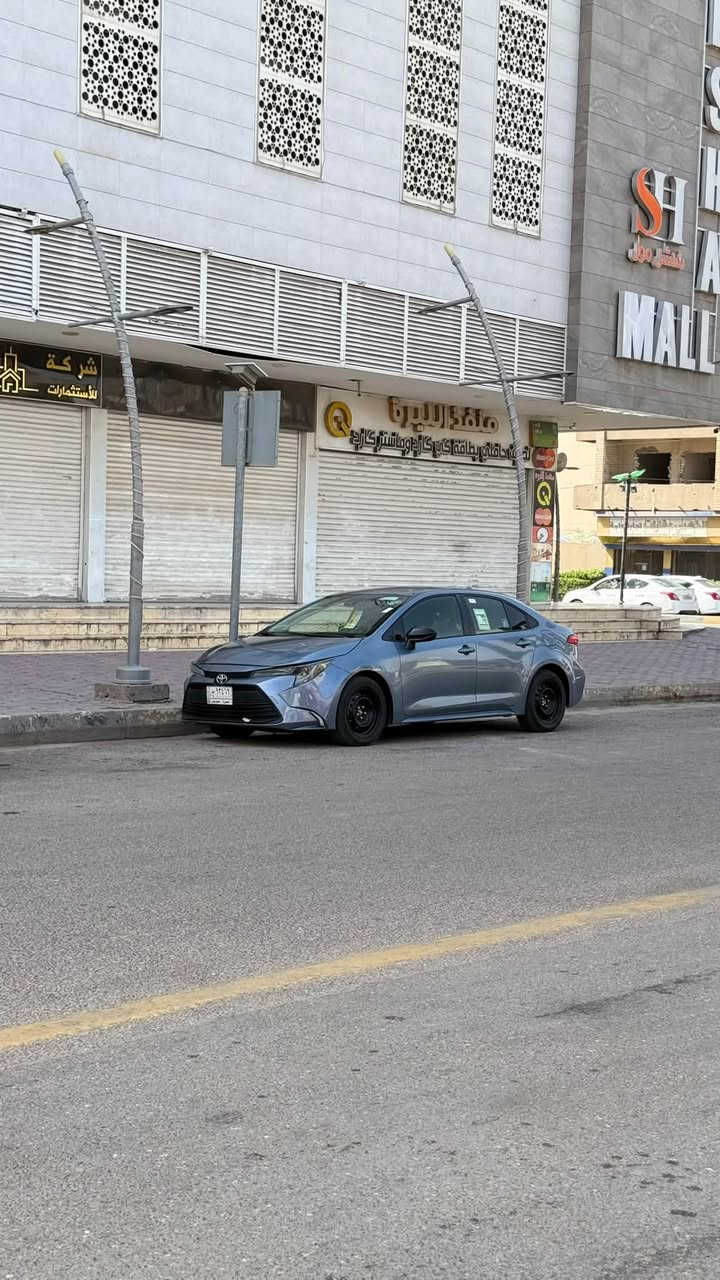 السلام وعليكم كورلا وارد امريكي بانزين 2022 بيها بارد  بلقمارة قليل والبنيد مرشوش بدون ايرباك سيارة le رقم بصرة حرة تحويل ثاني يوم مكان البصرة مواصفاتها معروفه ***********

نص مكتوب في الصور:
- 5:15 م
- رائد مُصعَب