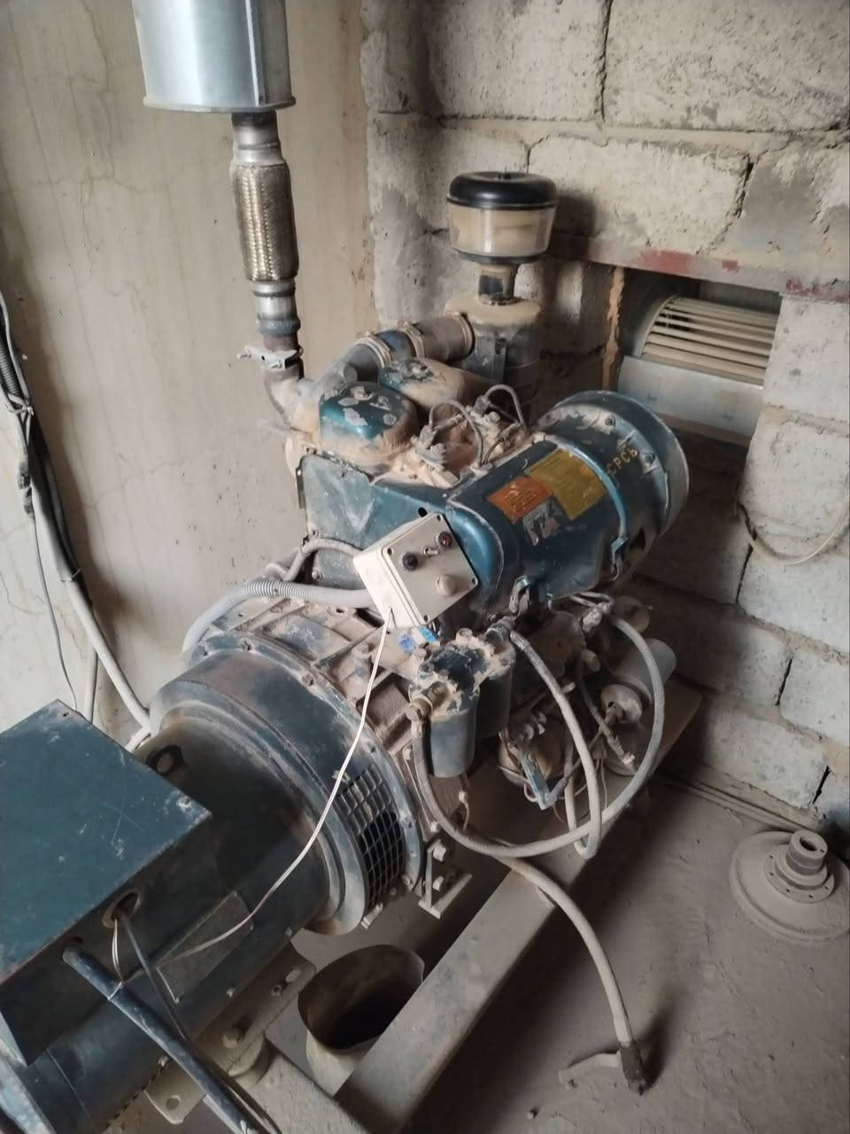 مولد دويز هندي (15 KVA) للبيع - بحالة ممتازة جداً
للبيع مولد دويز هندي (2 بستم)، المولد نضيف فول وجاهز للعمل مباشرة بدون أي مصاريف.
المواصفات:
 القدرة: 15 KVA.
 النوع: دويز هندي (2 بستم).
 النظام: طبك بلادي (سنكل فيز
 الحالة: نظيف جداً ومكفول 
 العنوان: صلاح الدين - سامراء
 للاستفسار والتواصل: ***********
