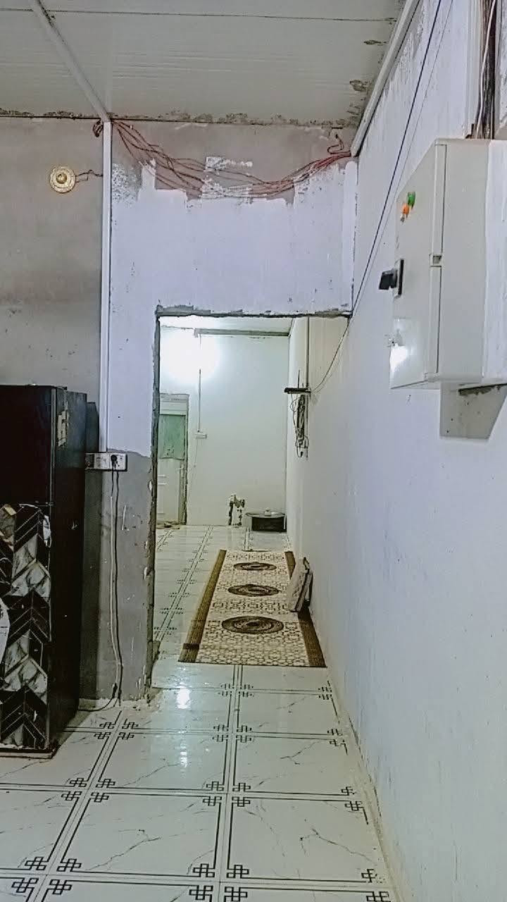 بيت للبيع في الزبير زراعي في حي الأندلس
مساحته ٢٥٠ متر البناء فقط ١٥٠ وبي فضله ١٠٠ متر يحتوي على غرفتين وديوان ومطبخ وحمام داخلي وحمام خارجي وحديقه كبيره وكراج البيت سندويش  الحمام الخارجي صب مسلح وانتنات فوق البيبان والشبابيك والأرضيه سيراميك كهرباء وماء خطين بي كشف تمليك للاستفسار الاتصال *********** مكلف بالنشر
