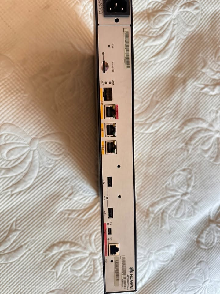 � للبيع Huawei AR2220 Enterprise Router

الموديل: Huawei AR2220
السلسلة: AR2200
الحالة: جديد غير مستخدم 
النوع: راوتر شبكات احترافي للشركات والمؤسسات
المنافذ: Gigabit Ethernet + منافذ USB + Console
يدعم: شبكات الشركات، ربط الفروع، WAN وVPN
العنوان بابل 
***********
***********
@الجميع
