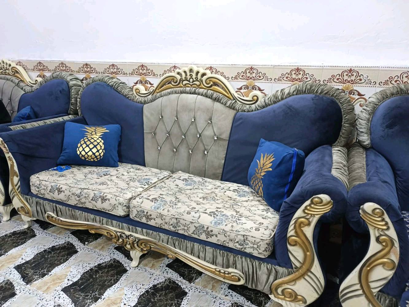 سلام عليكم تخم للبيع عشر مقاعد السعر ٣٥٠ وبي مجال مكاني ألحسينية الراشديه للستفسار رقم ***********