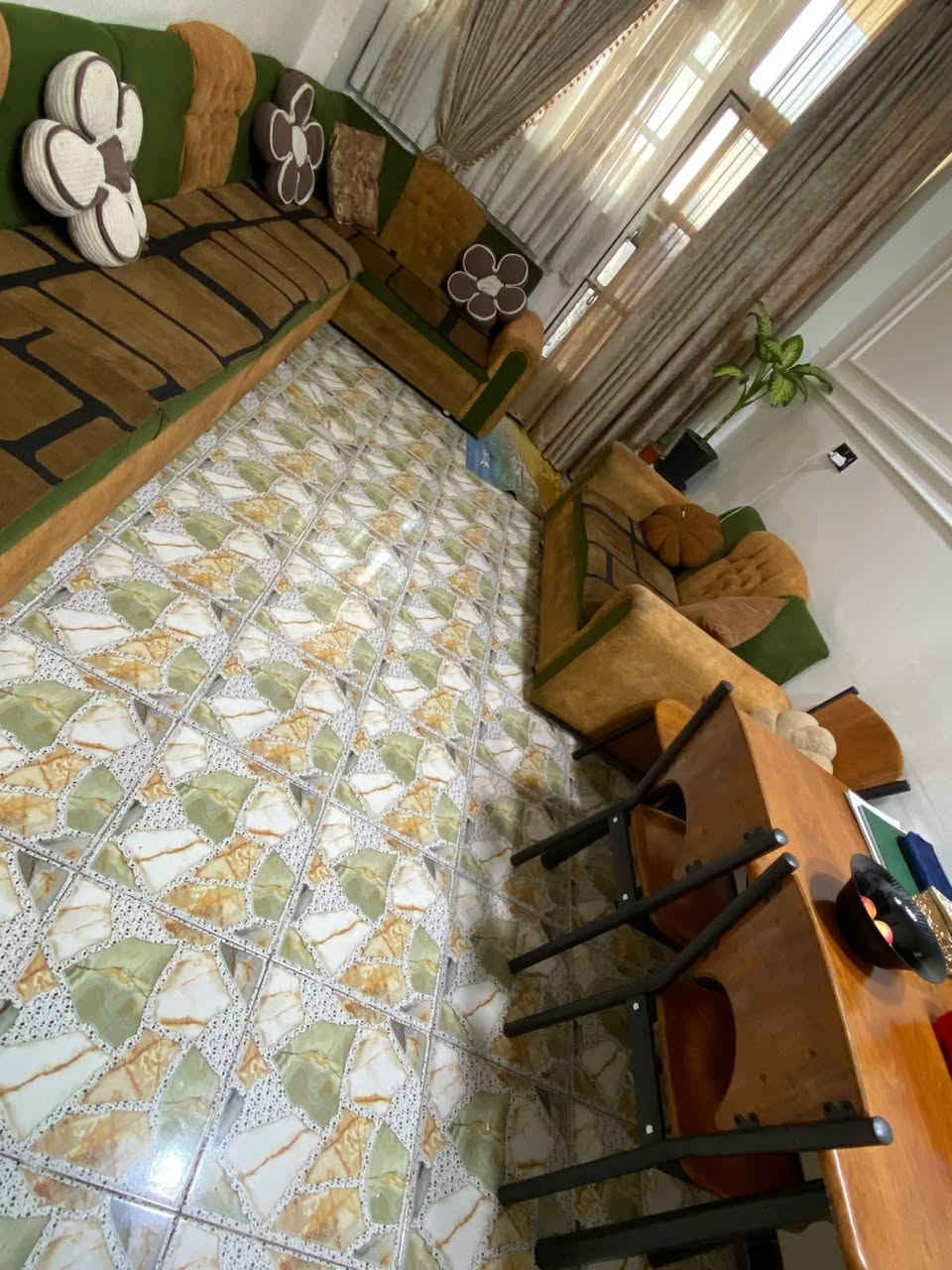 غراض للبيع
فرن شغال السعر ١٥ الف 
كامرات جديده ممستعمله كامله نوعيته داخل الصوره السعر ٥٠
طباخ نوعيه إيطالي السعر ٢٥٠ بي مجال بسيط اي عطل مابي
 ميز ٤ كراسي نوعيه زينه السعر ١٥٠ 
ميز مكتبي السعر ٦٠ 
ديوان مع بردات السعر ٤٥٠ بي مجال 
جهاز بايسكل اي عطل مابي السعر ٢٠٠ 
جهاز جري اي عطل مابي شغال يحمل وزن ١٢٠ السعر ٢٥٠ 
كونفيره اي عطل مابيه السعر ١٠٠
مجمده صغيره اي عطل مابيه بيه زجار بسيط من يم البوري الي ينزل منه الماء مال تنضيف السعر ٨٠ بيه مجال 
تخم ١٠ مقاعد السعر ٧٥ الف 
غرفه نوم صوميه ميز تواليت كنتور ٤ بيبان السعر ٧٥ الف 
تخم ١٠ مقاعد لون رصاصي مع قنفه لون اصفر السعر ٤٥٠ بي مجال
فرشه عرس السعر ٧٠
قلايه جديده ممستعمله إيطالي نوعيه كينود السعر ١٥٠ 
عربانه طفل السعر ٧٠ بيه مجال
عنوان الغراض بغداد للاستفسار 
***********
