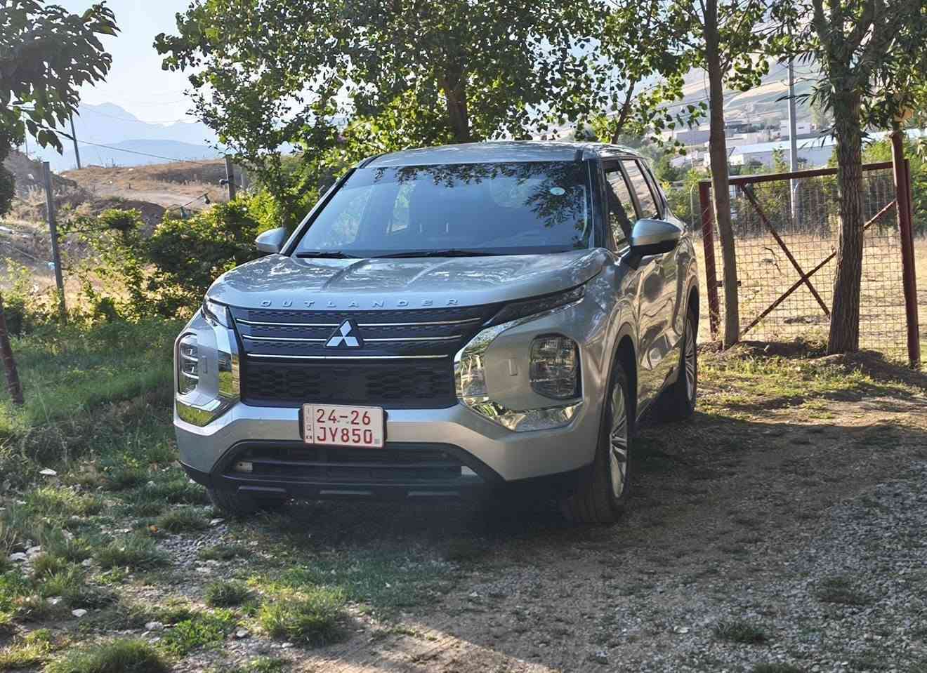ئاوتلاندەر ٢٠٢٤ زۆر پاک و خاوێن و بێ کێشەیە 
بێ بۆیاغ و بێ لێدان
گێر و مەکینە هەمووی بە شەرت
٧٠هەزار ڕۆشتیە

تایبەتمەندییەکان
 * کامیڕای دواوە (Rear Camera)
 * ڕاگری نشێوی (Hill Descent Control)
 * حەساس (Sensors)
 * دیاریکردنی خێرایی (Cruise Control / Speed Limiter)
 * جام کارەبایی (Power Windows)
 * شاشە (Display Screen)
 * لایتی پێشەوەی لید (Front LED Lights)
 * سیستەمی ئاگادارکردنەوە (Warning System)
 * شاشەی داشبۆرد (Dashboard Display)
 * 4x4 (Four-Wheel Drive)
 * ڕادار (Radar)
 * بڕیکی وەستانی ئەلیکترۆنی (Electronic Parking Brake)
 * ڕاگرتنی ئۆتۆماتیکی (Auto Hold)
 * شێوازی لێخوڕین (Drive Modes)
 * کۆنترۆڵی جێگیری ئەلیکترۆنی (Electronic Stability Control)
 * دیاریکردنی خێرایی خۆگونجێن (Adaptive Cruise Control)
 * هەستەوەری پەستانی تایە (Tire Pressure Monitoring Sensor)
 .
.
.
نرخ ٢٠٥ و کەمێک مەجال 
ژمارە تەلەفۆن 
***********
*********** أربيل, العراق
