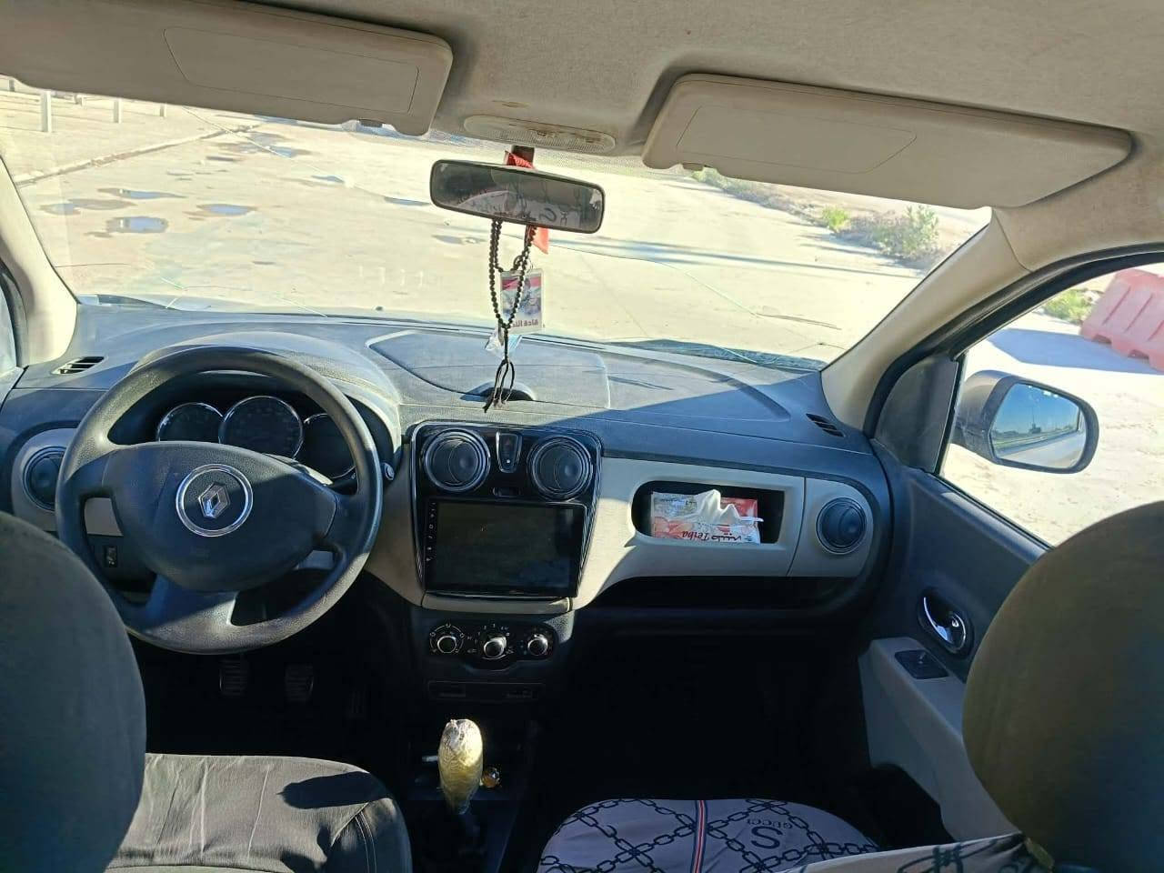 السلام عليكم
سيارة نوع رينو لودجي ستيشن 7راكب
لون بيجي للبيع أو مراوس 
رقمها ذي قار 27 رقم انگليزي
موديل 2014
خصوصي راعيها بخان النص الحيدرية 
مكفولة عدى الباب الورا بي بارد
گير عادي ومحرك 1600
سيارة حلوة وجاهزه واقتصاديه
هذا رقمي *********** 
السيارة موجوده بالكوفة حي ميسان
هذا رقمي *********** 
رايدها ب65 وبيها مجال
