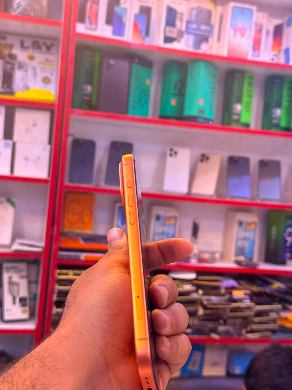 فون 17 برو ماكس - iPhone 17 Pro Max
اللون: البرتقالي المميز 🟠
الذاكرة: 256 كيكابايت
البطارية: 97% 🔋
الحالة: جهاز نضيف كلش، مكفول كفالة عامة
الملحقات: كارتون و كيبل الأصلي
العنوان: بغداد - مدينة الصدر - قطاع 18 - قرب سيارات كربلاء
السعر 1650
***********
