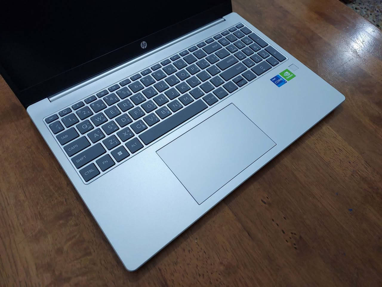 السلام عليكم ..كور  اي  7 جيل 13  ماركة hp  بلون مميز جدا ... ...شاشة حجم 15.6 دقة FULL HD نوع IPS مضادة للانعكاس ......هارد نوع  SSD NVME (اسرع انواع الهاردات ) بحجم 512 كيكا .....كرت شاشة خارجي قوي  منفصل من نيفيدا ....... رام  حجم 8 كيكا. ... كيبورد ضوئي ثلجي وبصمة اصبع ...اللابتوب سوبر سلم وشكلة روعة وشحنة ممتاز ... ملائم للبرامج الهندسية  والدراسة والاعمال وغيرها  ...مكانه بغداد سعرة 400$   للاستفسار الاتصال  ***********(واتس)
