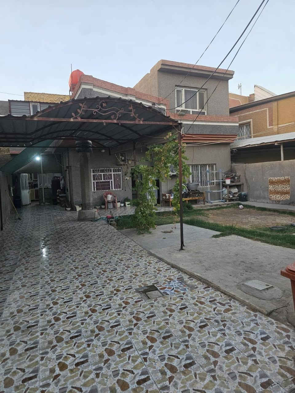 المساحة: 250 م² واقع حال اكثر
🏡 البيت طابقين 

يتكون من:
• غرفتين نوم
• غرفة سويت + غرفة نوم عادية

• حديقة كبيرة
• طارمة تسع 3 سيارات

📞 للاتصال:
***********

📱 واتساب:

***********
