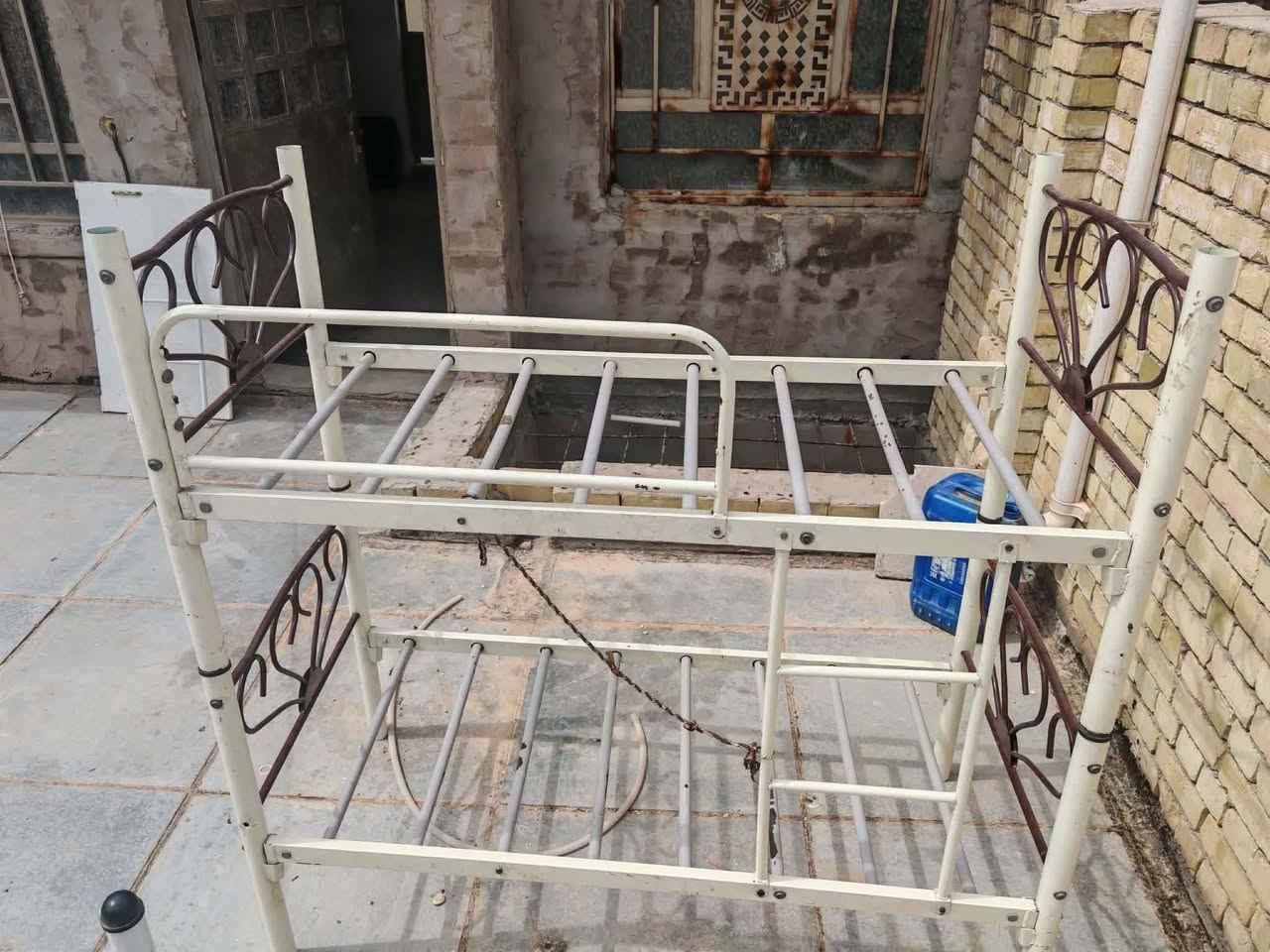 جرابي للبيع بسعر مناسب بغداد حي النصر اكو طابقين وطابق متوفر واتساب ***********
