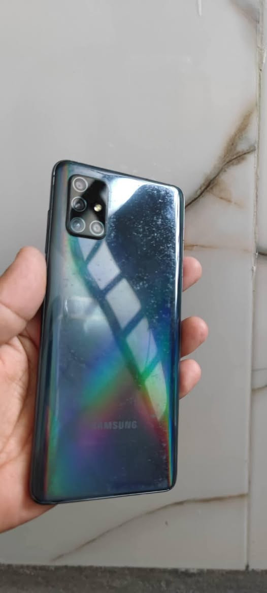 سامسونك A 71 💯
2 Sim
رام 8 ذاكره 128
نظيف مامفتوح كله بلادي 
بس شاشه بي طبع
فيديو 8k 💥
سعر 120 الف قفل
*********** دهوك

