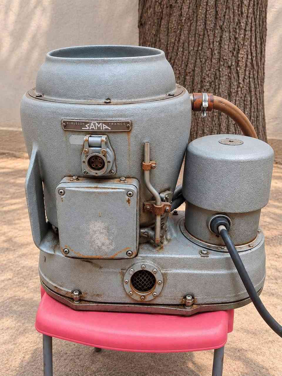 ماكنة تكشير البتيته فرنسيه مستعمله للبيع   *********** الكراده

