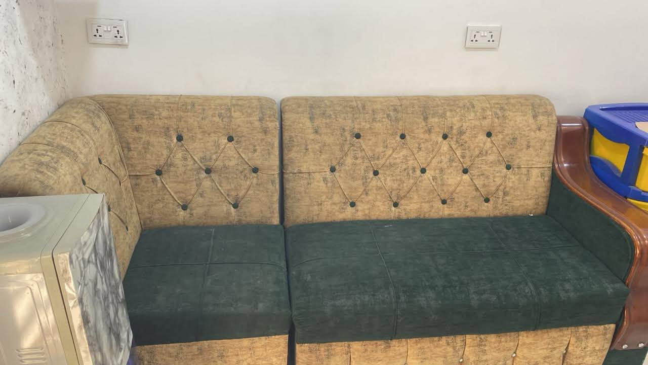 السلام عليكم تخمين للبيع الاول عراقي ١٠ مقاعد السعر ٣٥٠ والثاني عراقي ٧ مقاعد ووياه ملحقات ثنين السعر ٣٥٠ الموقع ابشعب للاستفسار ***********
