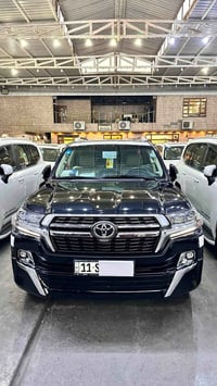 لاندكروزر GXR • ٢٠٢١ • بدون صبغ