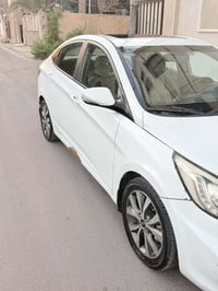 للبيع اكسنت 2016 بغداد ماشية 151 الف السيارة بدون صبغ فقط قطعتين بارد ...