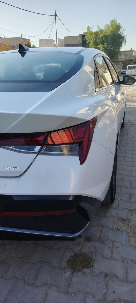 🚘 للبيع إلنترا هايبرد Limited 2024 – وارد أمريكي 🇺🇸
🔹 الموديل: Hyundai Elantra Hybrid Limited
🔹 السنة: 2024
🔹 الوارد: أمريكي 🇺🇸
🔹 المحرك: 1.6 Hybrid
🔹 القير: DCT أوتوماتيك 6 سرعات
🔹 الدفع: أمامي FWD
🔹 الممشى: 35000كم تقريباً
⭐ المواصفات: • شاشة وسطية 10.25 إنچ مع Navigation
• شاشة عدادات رقمية 10.25 إنچ
• نظام صوت Bose
• Apple CarPlay / Android Auto
• مقاعد جلد
• تبريد وتدفئة للمقاعد الأمامية
• فتحة سقف
• شحن لاسلكي
• Smart Key + تشغيل زر
• Smart Trunk
تشغيل عن بعد 
• مثبت سرعة متكيف
• تحذير ومساعدة المسار
• Blind Spot – مراقبة النقطة العمياء
• تحذير الاصطدام الأمامي
• كاميرا خلفية
• حساسات خلفية  واماميه وجانبيه ٣٦٠
• إضاءة داخلية Ambient
⛽ هايبرد – صرفية ممتازة واقتصادية بالبنزين
📍 الموقع: [النجف]
$ السعر 144 
📞 للتواصل: [*********** ]
