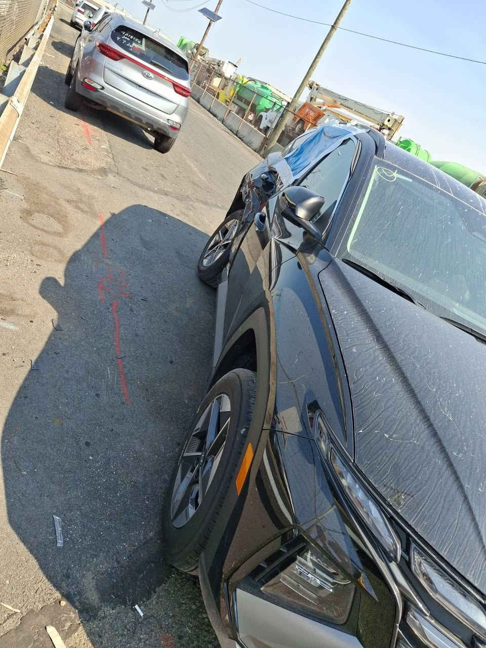 توسان ٢٥  بلحره  لبيع بسعر فاتورته اي واحد يريده بلخدمه ليحب يتصل هذا رقمي *********** هو يدفع  لباقي مال نقل امريكه ولكمرك وكمركه لجديد علفاتوره  حدثه واضح وما يكلف

نص مكتوب في الصور:
- 53962036
