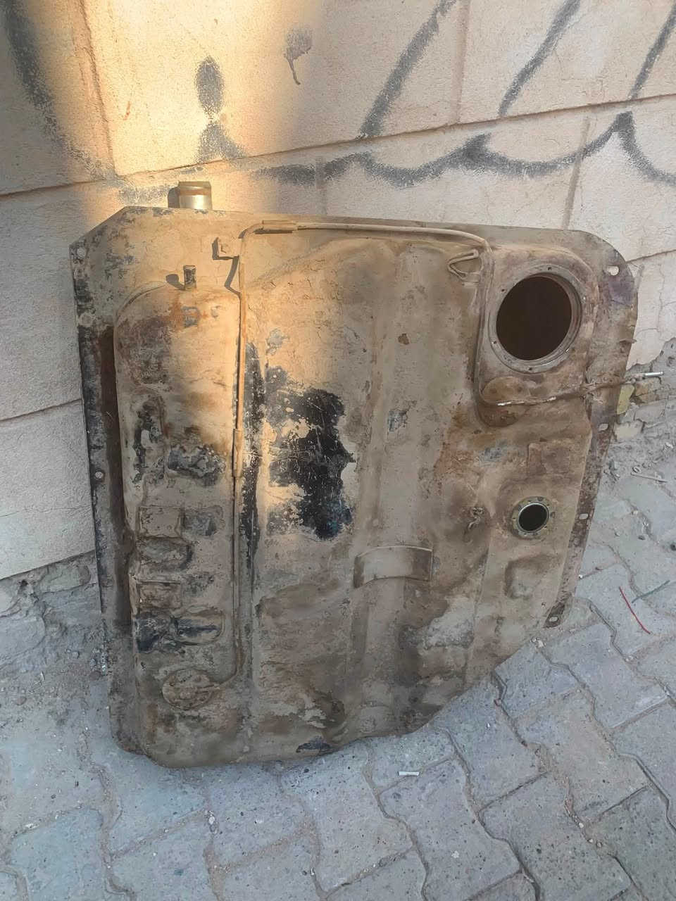 عبوه جديده بارحه شديتها اليوم فتحتها وتانكي بانزين مال فتون للبيع مكان بغداد حريه
***********
