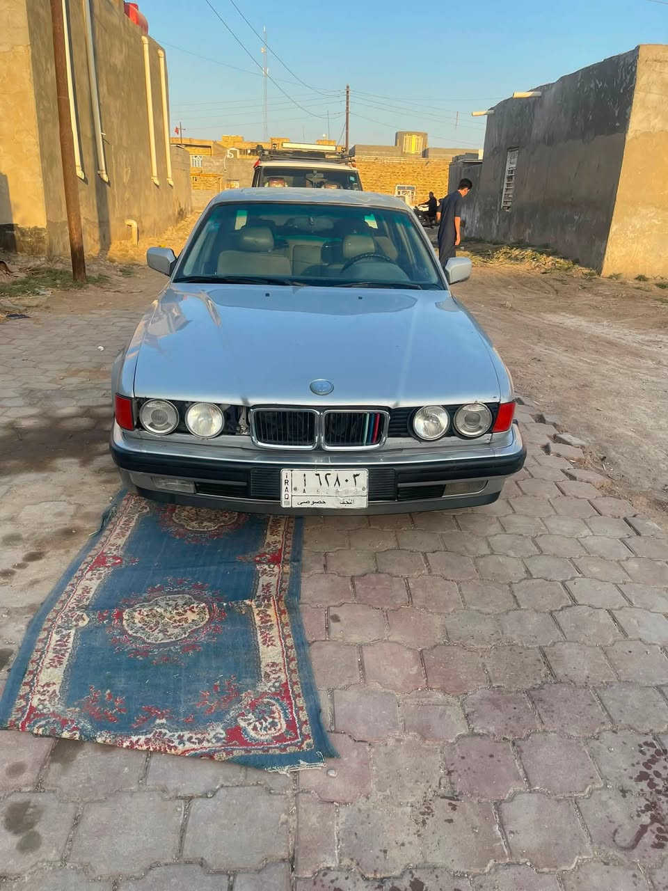 السلام عليكم 740 موديل93 رقم نجف سنويه لل27 محرك كايم كير تمساح جديد حداديه امامي خلفي جديد ماصارله  اسبوع من شاده راديتر جديده تبريد ثلج سياره عظمه حلوه بيهه بس جراد مطلوبه 500 الف غرامات يطيحن من سعرهه مكانهه العماره سعرهه 30 
تليفون ***********

