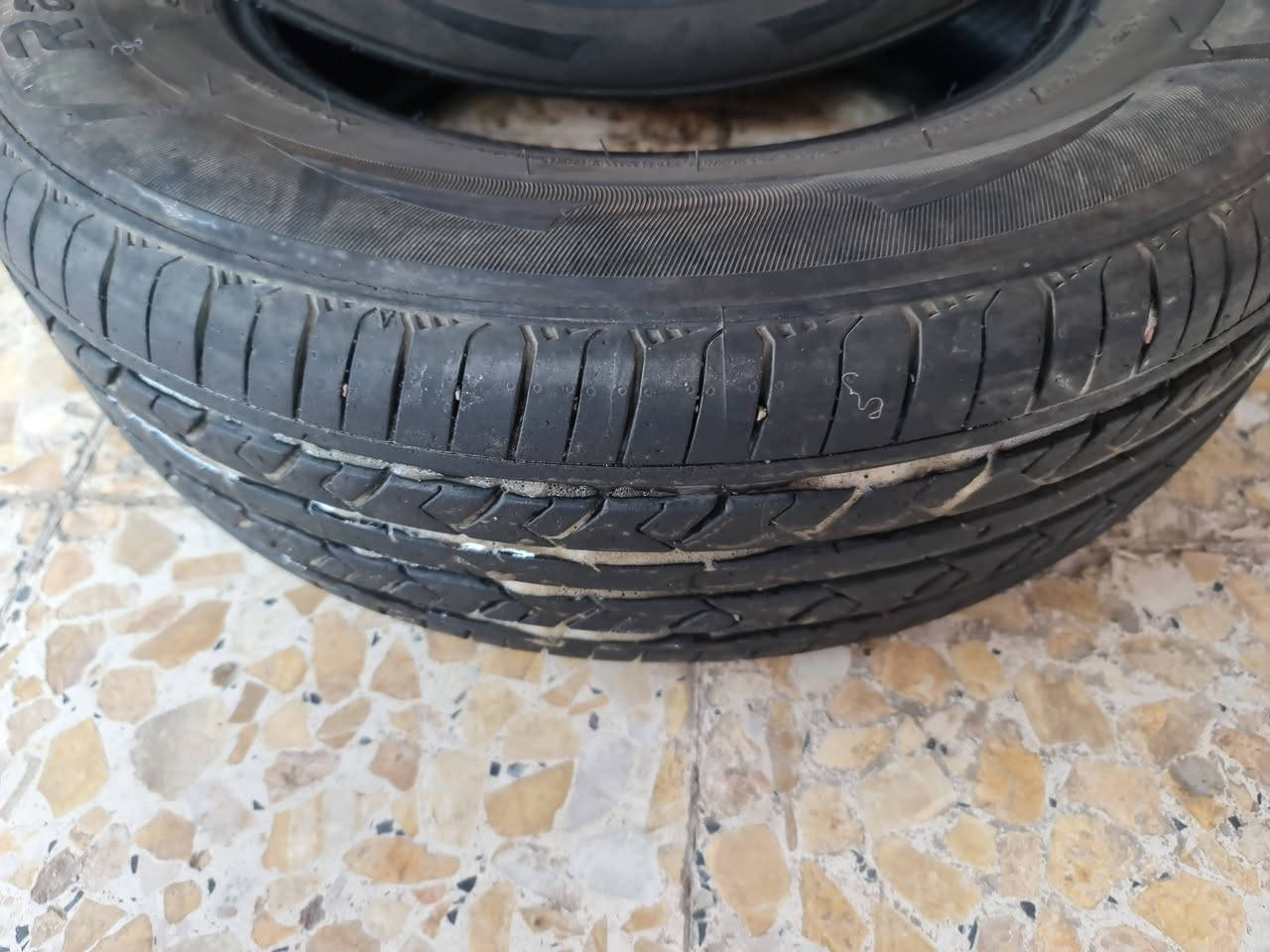 للبيع تخم نظيف جيد جدا سعره 100 وبيه مجال حق الجيه مال برنس *********** حي اور
