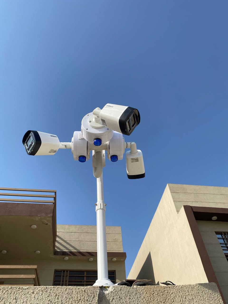 شغل جديد بـ أبو غريب - مجمع الزيتون 🛠️📸
تم تركيب منظومة كاميرات مراقبة دهوة Dahuaنظام أنلوك Analog بدقة ووضوح عالي مع ترتيب وتسليك نظيف ومخفي حتى يحافظ على جمالية المكان ويتحمل الظروف الجوية
مميزات الشغل
صورة واضحة جداً وتصوير ليلي ممتاز.
ربط المنظومة على الموبايل للمتابعة من أي مكان.
ترتيب الكابلات بعناية وحماية كاملة للتوصيلات.
أمن بيتك أو شغلك وريح بالك 🔒
📍 Location: أبو غريب - مجمع الزيتون
📞 للاستفسار أو الحجز: [***********]
