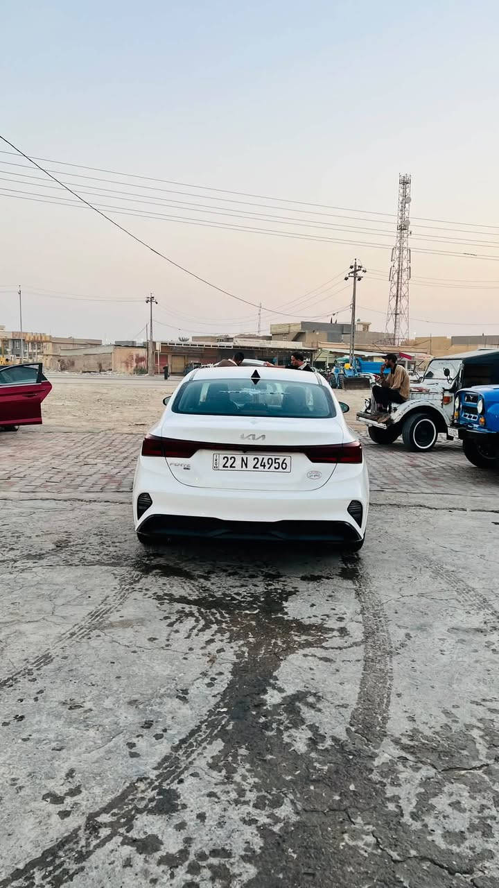 السلام عليكم
فورتي للبيع 2024 ماشيه 53 ميل 

مواصفات عاديه

3 انضمه قياده 

كامرا 

حساس تاير

تحديد مسار

تحديد سرعه

شاشه عربي

درايف مود

صور الحادث بالمنشور السياره بدون صبغ 

بارد الجنطه فقط وبيها تكحيلات بسيطه

هزه لل27 وسنويه لل31

تريد وكاله تريد تحويل

رقم الهاتف ***********

السعر 160 وبيها شويه مجال وهذا مو سعرها السياره كلش جديده
