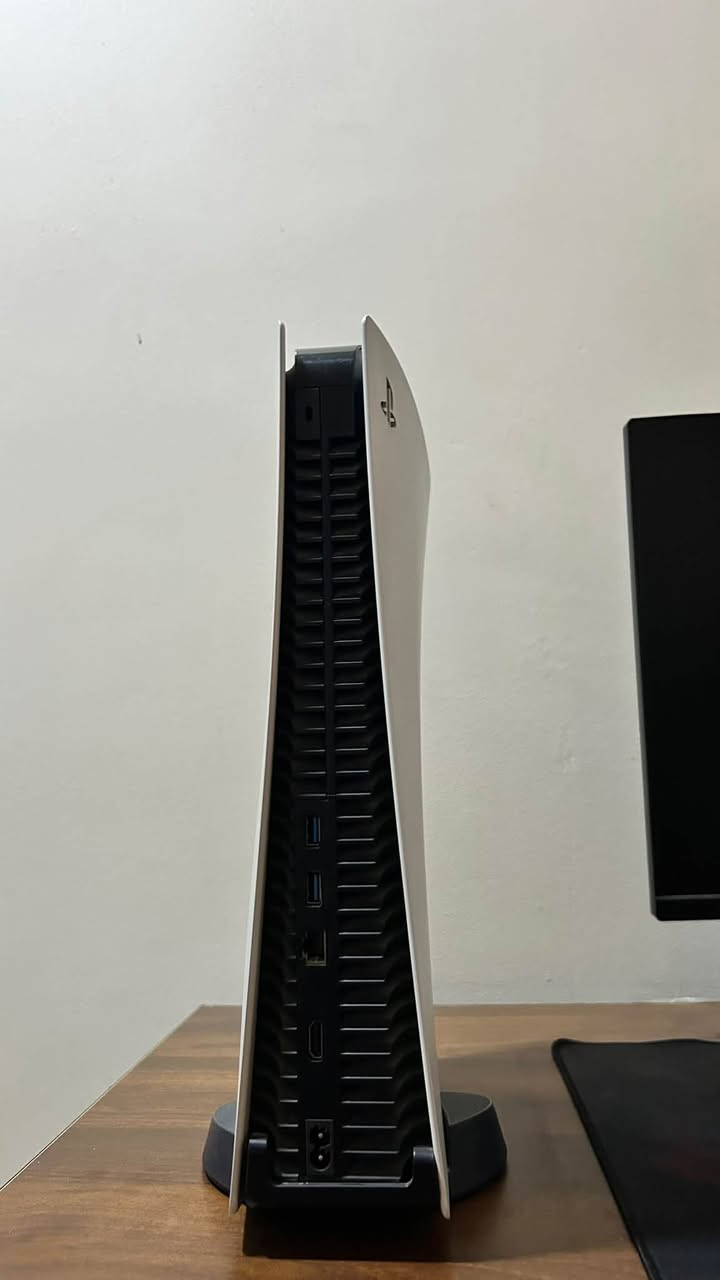 🎮 للبيع PS5 FAT نظيف جداً وكامل

💰 السعر: 1,100,000 د.ع

الجهاز نظيف كلش، لوك ستيكر، ما مفتوح ولا داخل صيانة نهائياً وما بي أي مشاكل، والكارتونة موجودة.

يجي وياه:
🎮 2 جوستك أصلية، وحدة منهن Hall Effect مغناطيسي + ضمان 5 سنوات ضد الـ Drift
🎧 Sony PULSE 3D
⌨️ كيبورد Redragon ميكانيكي
🖱️ ماوس Redragon
🔋 UPS 1500 بطاريات جدد وما مستعملات
💿 قارئ الأقراص

🎮 الأقراص:
FC 26 PS5
The Last of Us PS5
Resident Evil Requiem PS5
Resident Evil 3 PS4
Resident Evil Biohazard PS4
Assassin’s Creed Odyssey

📍 بابل – المركز
🚚 توصيل لجميع المحافظات

📞 واتساب:
***********
***********

🔥 البيع كامل، للجادين فقط.
