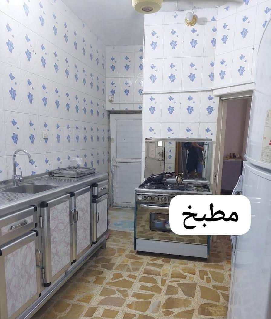 بيت مساحه 100م حي المهندسين طريق الجنه عامود 42 للبيع 

طابق واحد شيلمان نضيف جداً
 
تفاصيل الدار غرفه صاله مطبخ استقبال تخاريج

السعر 140 مليون قابل للتفاوض 

للاستفسار اكثر مراجعه مكتب الغدير في حي السلام شارع ابو الدجاج قرب مفاتيح دبي 

***********
