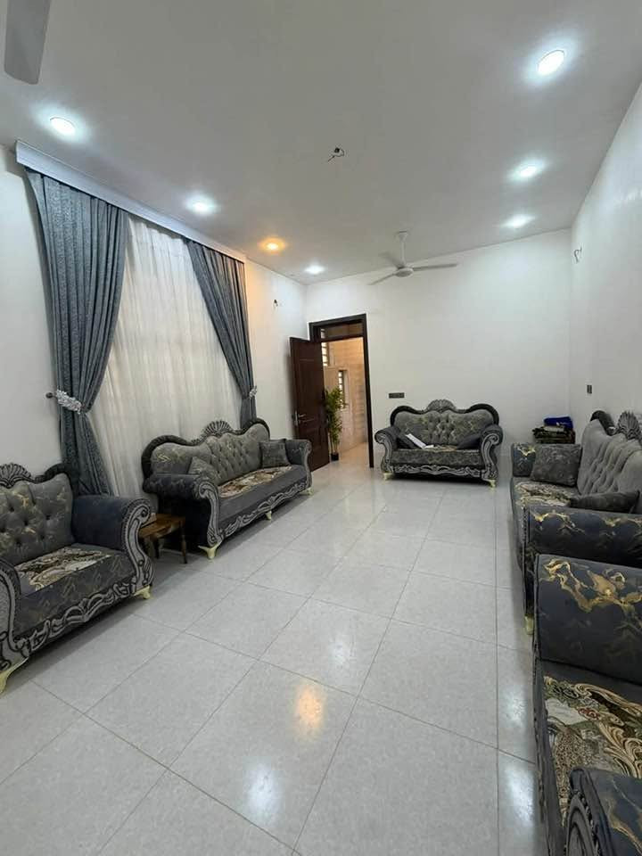 دار للبيع طابو زراعي سند 25 المساحه 300 الواجه 20 ونزال 15 المكان حي الحوراء شارع عامر المنصوري ثاني بيت عن التبليط السعر 160 قابل لتفاوض للستفسار ***********
