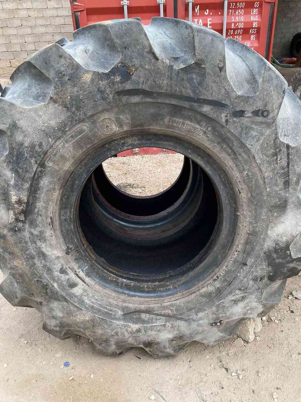 للبيع تايرات شفل قياس 23.5/25 العدد 3تك كربلاء ***********
