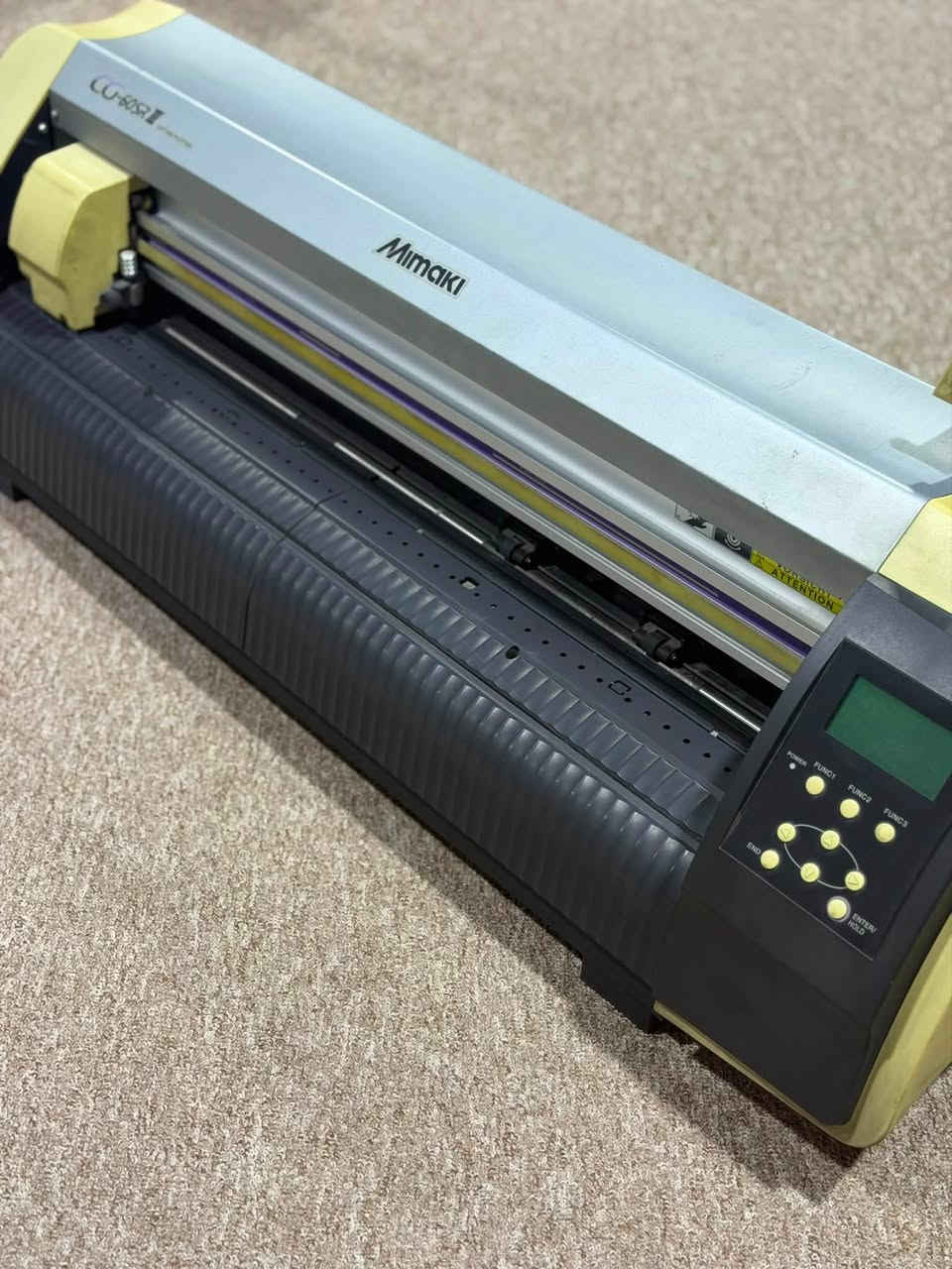 كتر بلوتر للبيع ماركة ميماكي (Mimaki) اليابانية الشهيرة - قياس 60 سم بحالة ممتازة وجاهز للعمل الفوري
السعر 750 الف مجال بسيط 
المكان النجف الأشرف 
***********
