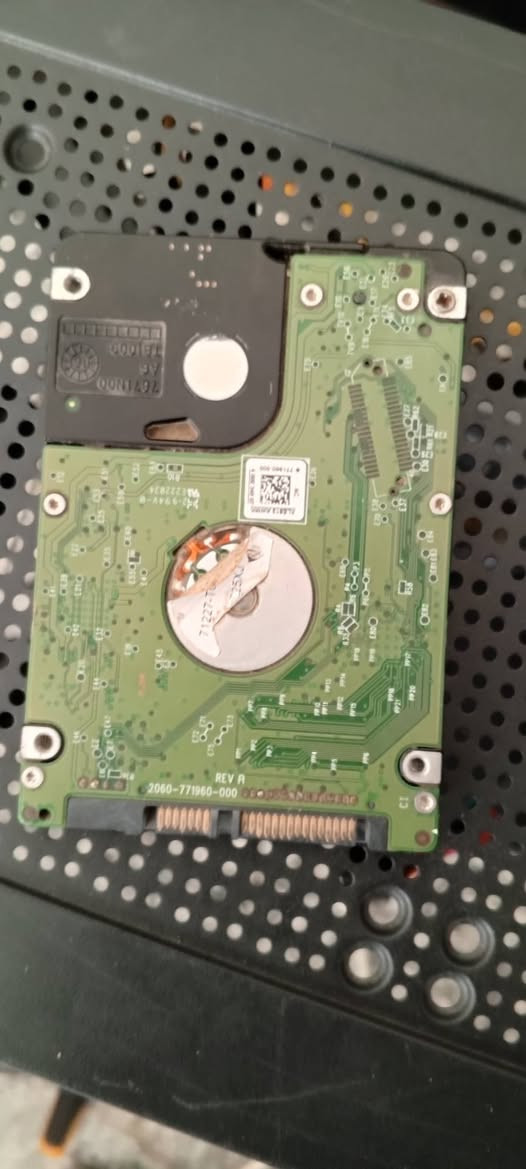 غراض حاسبة قطع للبيع 
رام 4 غيغا ddr3 قطعتين المجموع 8 غيغا السعر 15 لثنيناتهم

معالج i5 3470 شغال عالفحص بي شوية اعتقد وصخ أو بنات مو زينة السعر 20

هارد 1 تيرا HDD شغال  السعر 30

بورد h61 للبيع فحم (بسبب السوكت مال CPU) السعر 10

المكان بغداد السيدية ماعندي توصيل رقمي ***********
