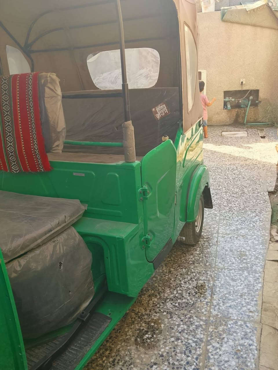 تكتك لبيع موديل 22كفاله عامه بسمي سنويه ورقم الشراي يخابر المكان بغداد الكماليه شارع المصرف***********
