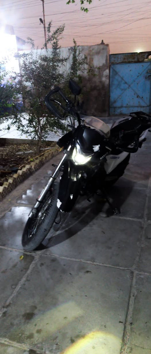 دايوان ادفنجر نسخت ال200cc
السلام عليكم دراجة معروضة للبيع كفالة عامة مثل ما موضح بل فيديو 
عيبهة الوحيد فقط التغليف مزلغ وهاي النوعية كلهة نفس الشي لاحضو الدراجات الي بل شارع من نفس الفئة كلهن تغليقهن يوكع 
الدراجة اي نقص ما بيهة شغل وطلع الدراجة بسمنة سعر الدراجة مليونين و ربع وبيهة مجال للوجوه الطيبة مكان الدراجة بغداد 
رقمي ***********

